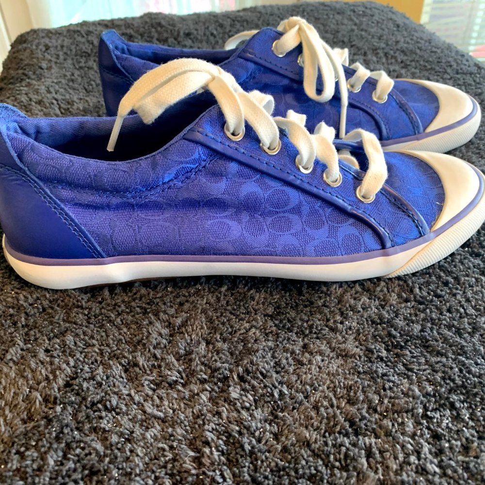 Coach - Picture 4 of 4
